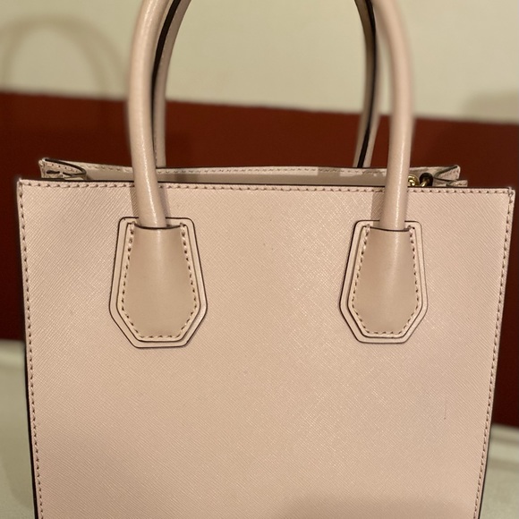 MICHAEL KORS Women's Mercer Messenger Crossbody - Picture 8 of 16